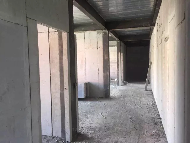 輕質(zhì)隔墻板
